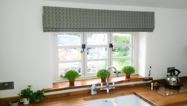 Roman blind in Cow Parsley fabric