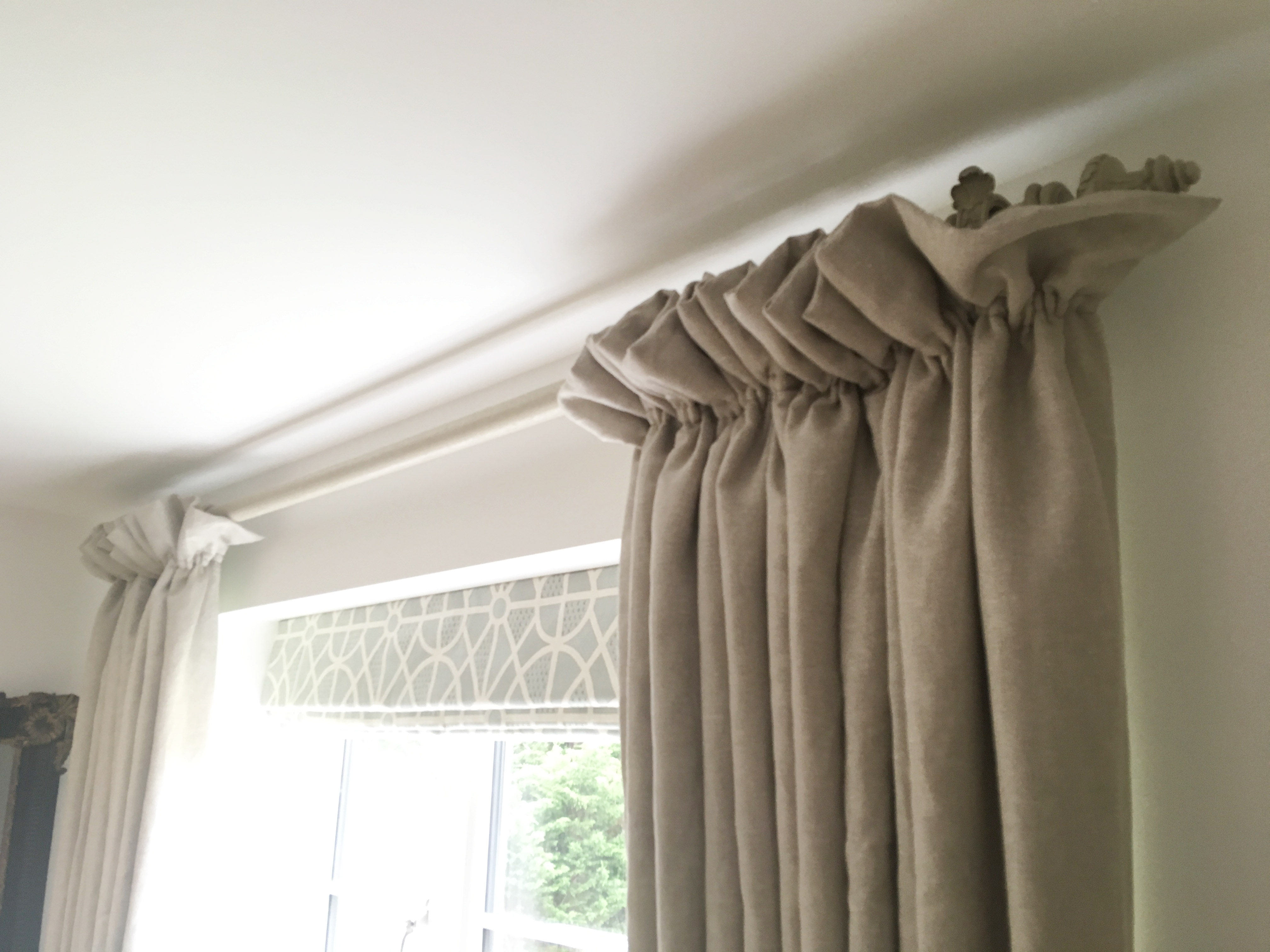 Cottage frill heading linen curtains with Sanderson Garden Plan fabric on roman blind